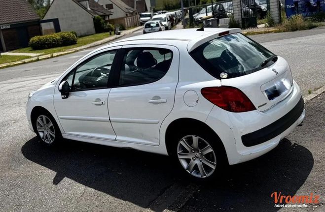 Peugeot 207 1.6i 110CV SPORT 1 ERE MAIN ENTRETIEN CO Blanc de 2006