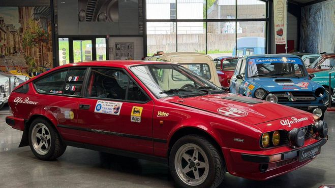 Alfa romeo Alfetta GTV ROUGE de 1984