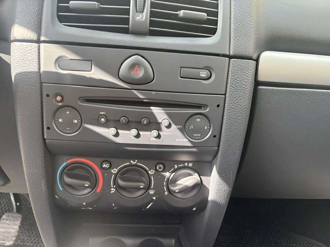 Renault Clio 1.5 DCI 80CH CAMPUS CLIM 5P GRIS C de 2005