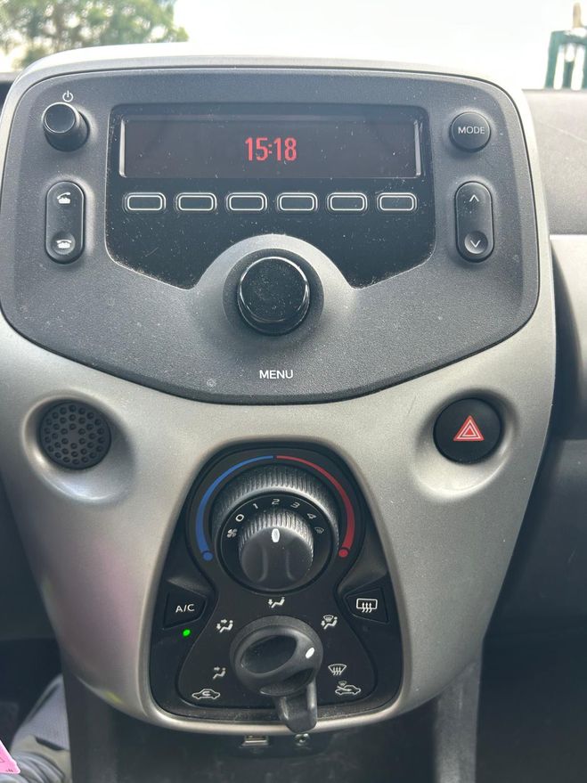 Peugeot 108 1.0 VTI 68 S&S ALLURE 5P 28000KM D?ORIGI Blanc de 2015