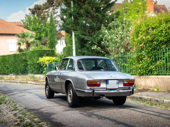 Alfa romeo 2000 GT Veloce Grigio Chiaro Metallizzato de 1975
