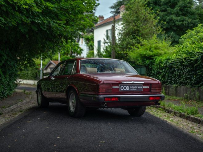 Jaguar XJ 40 Sovereign Crimson m�tallis� de 1988