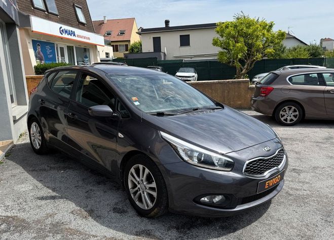 Kia Ceed d Ceed 1.4 CVVT 100 CH MOTIOn Gris de 2015