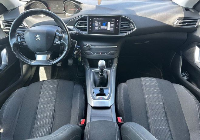 Peugeot 308 GENERATION-II 1.2 E-THP 130 ALLURe Blanc de 2015