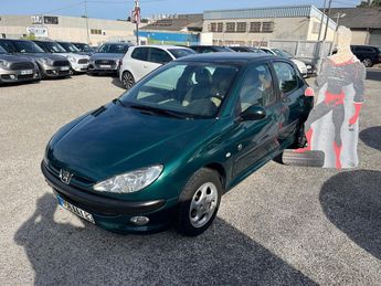  Voir d&eacute;tails -Peugeot 206 1.6 ROLAND GARROS 5P &agrave;  La Garde (83)