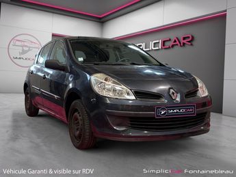  Voir d&eacute;tails -Renault Clio III EXPRESSION 1.2 16V &agrave; Vulaines-sur-Seine (77)