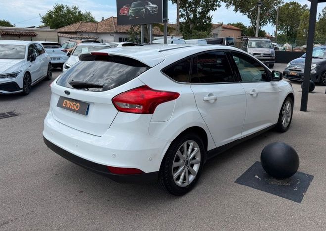Ford Focus 1.0 ECOBOOST 125CH STOP&START TITANIUm Blanc de 2017