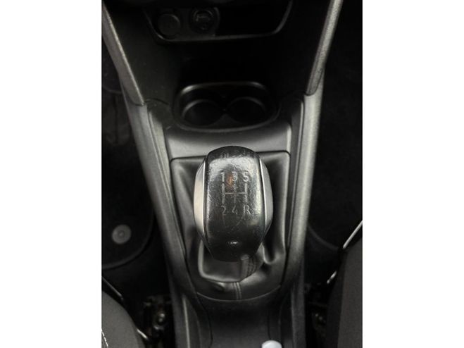 Peugeot 208 1.2i PureTech 12V - 82 BERLINE Style PHA GRIS CLAIR de 2017