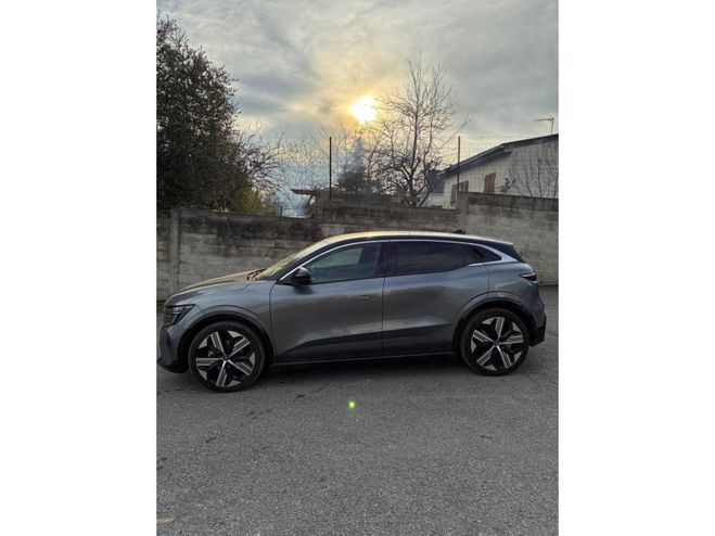 Renault Megane E-Tech Autonomie Confort - 220 - AC22 V  GRIS FONCE de 2024
