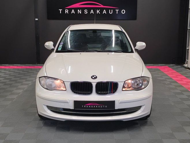BMW Serie 1 E81 116i 122 ch Confort ? CarPlay ? Si�g Blanc de 2010