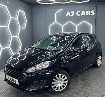  Voir d&eacute;tails -Ford Fiesta 1.5 tdci 75ch distri neuve clim jeune pe &agrave; Moulins-l�s-Metz (57)