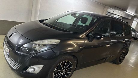 Renault Grand Scenic III 2.0 dci 150 bva6 Bose 5places suivi 2011 d'occasion a Rueil-Malmaison (92)