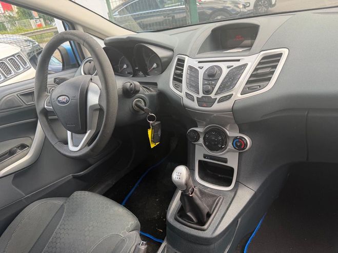 Ford Fiesta 1.6L 120 V 1600 120 GHIA BELLE Bleu azur de 2010