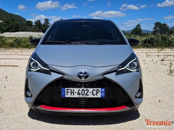 Toyota Yaris 1.5 VVTI 100H 75 HYBRID FULL-HYBRID GR-S Gris de 2019