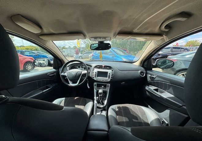 Lancia Delta 1.6 120ch silver 5p Noir de 2011