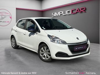  Voir d&eacute;tails -Peugeot 208 1.2 PURE TECH 68 Like &agrave; N�mes (30)