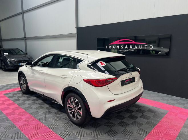 Infiniti Q30 1.5d 109 7DCT Business Executive Blanc de 2017