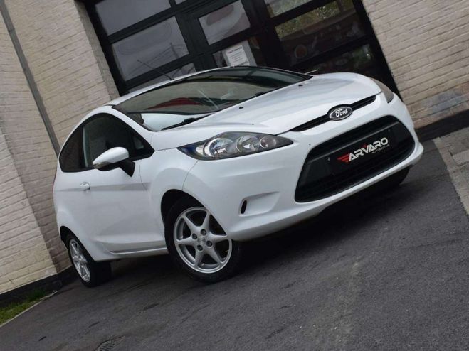 Ford Fiesta 1.25i Titanium Verw Zetels Airco Topstaa Blanc M�tallis� de 