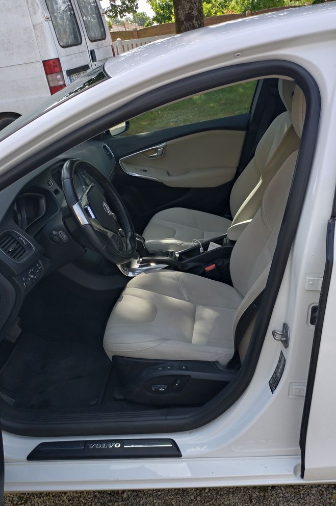 Volvo V40  D4 momentum 178cv 5cyl   de 2014
