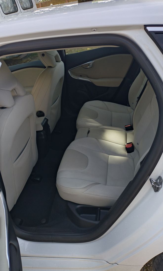 Volvo V40  D4 momentum 178cv 5cyl   de 2014