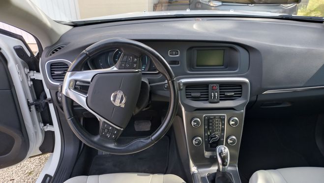 Volvo V40  D4 momentum 178cv 5cyl   de 2014