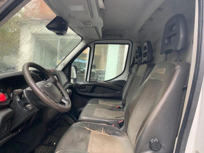 Iveco Daily 35 S 2014 FOURGON 35C/35S 35 S V11 H2 PH Blanc de 2015