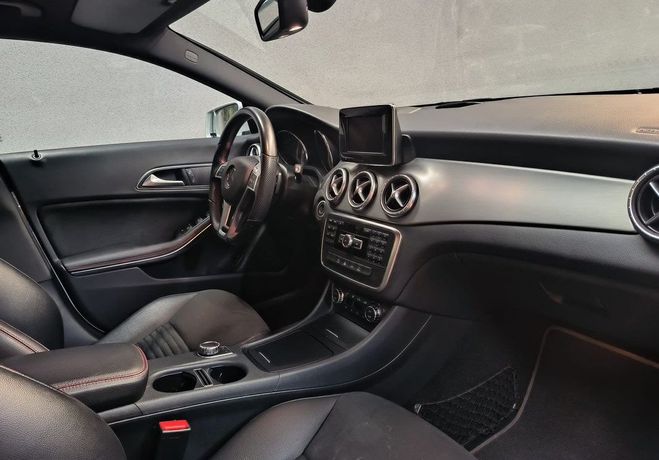 Mercedes Classe CLA Classe 200d AMG Line BVA 7G-DCT R�vis�e  Gris de 2014