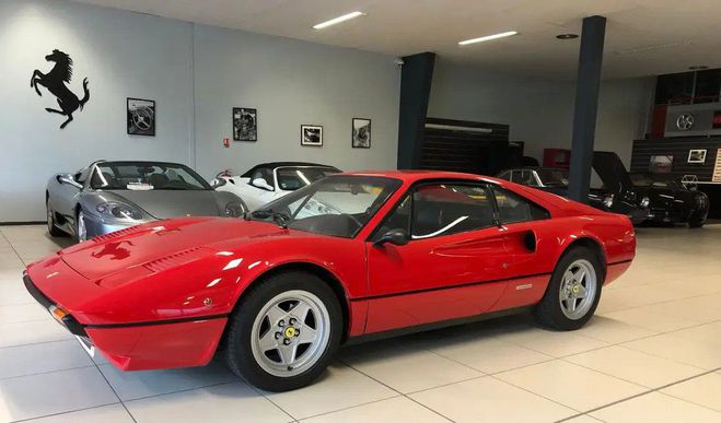 Ferrari 308 GTB rouge metal de 1977