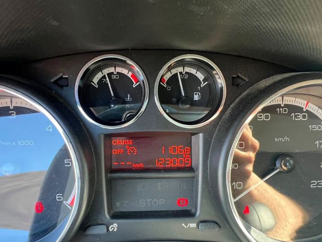 Peugeot 308 1.6 HDI 110 PREMIUM PACK 5P 120000KM Gris fonc� de 2010