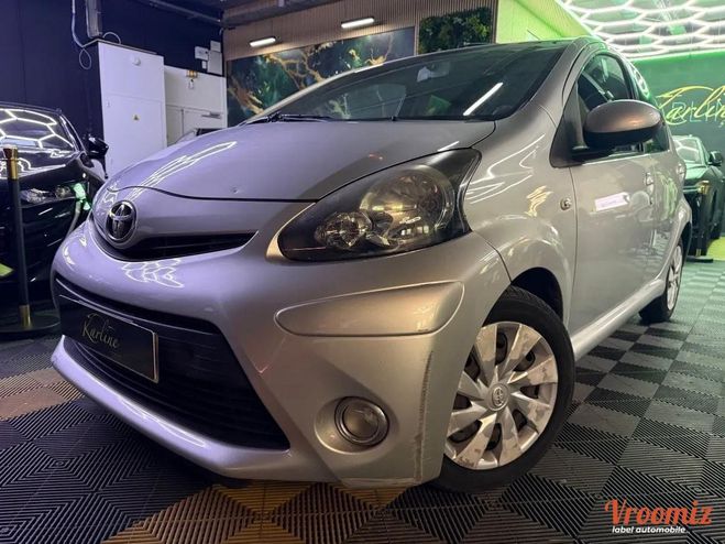 Toyota Aygo 1.0 VVTI 70 cv DYNAMIC Gris de 2014
