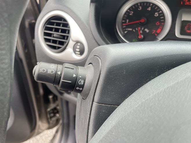 Renault Clio 1.2 16V 75CH EXPRESS CLIM 5P GRIS  de 2010