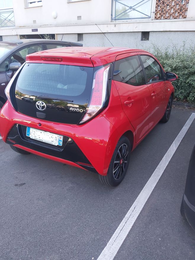 Toyota Aygo Hatchback 5P NG 1.0 VVT-i xplay Rouge  de 2015