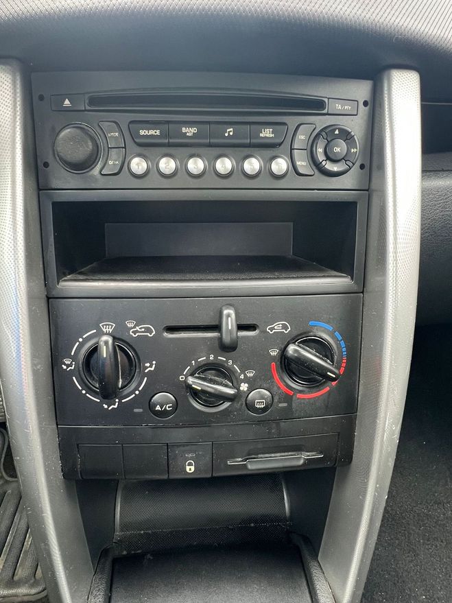 Peugeot 207 1.4 VTI 88 CHV PACK CLIMAT Gris anthracite de 2007