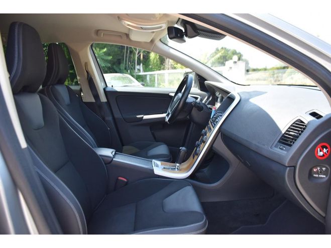 Volvo XC60 D5 FAP AWD - 205 - BVA Geartronic Moment GRIS de 2011