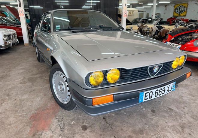 Alfa romeo GTV alfetta 2.0 Gris de 1984
