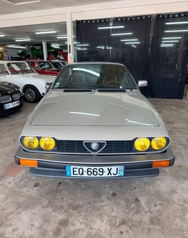 Alfa romeo GTV alfetta 2.0 Gris de 1984