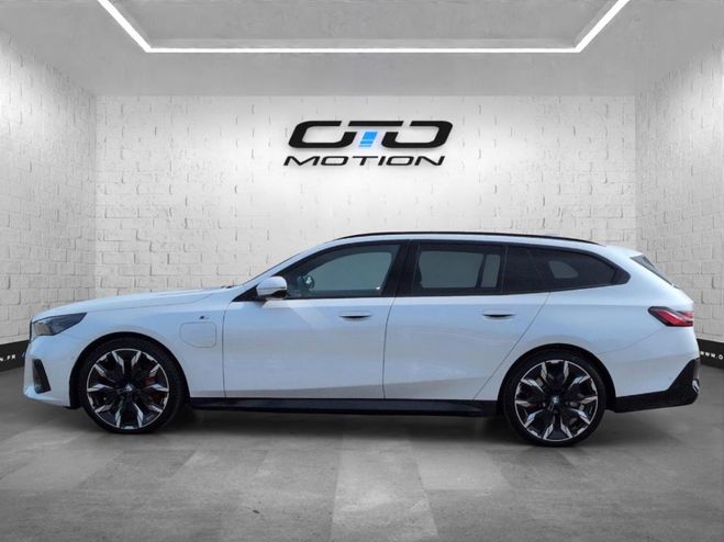 BMW Serie 5 TOURING 550e xDrive PHEV 489 ch BVA8 G61 Blanc Mineral de 2025