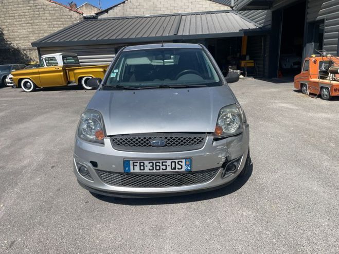 Ford Fiesta IV PHASE 1 1.4 TDCi GRIS de 2006