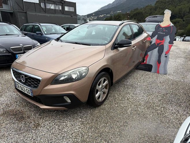 Volvo V40 CROSS COUNTRY D2 115CH START&STOP XENIUM MARRON de 2013