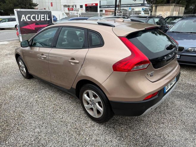 Volvo V40 CROSS COUNTRY D2 115CH START&STOP XENIUM MARRON de 2013