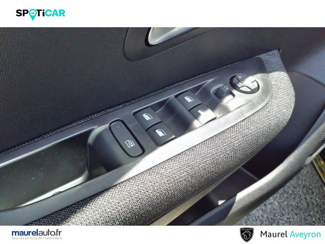 Peugeot 208 208 Hybrid 110 ch e-DCS6 Style 5p Black de 2025