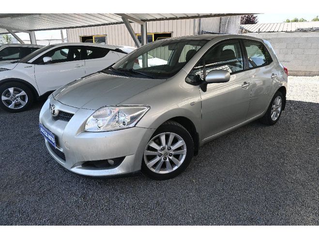 Toyota Auris 126 D-4D Lin�a Sol Gris de 2008
