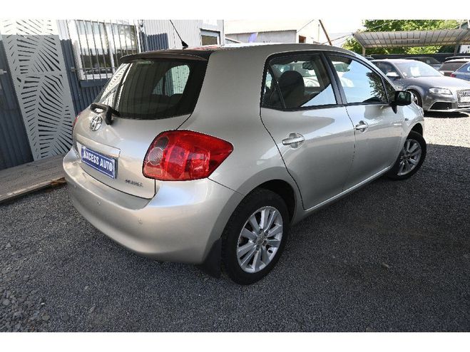 Toyota Auris 126 D-4D Lin�a Sol Gris de 2008