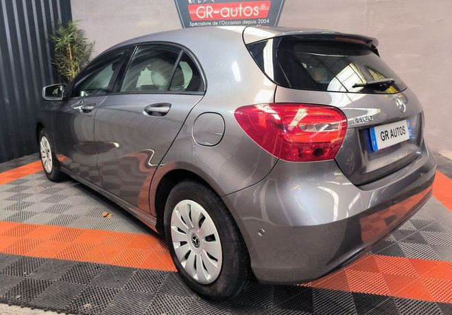 Mercedes Classe A A160 Business 102cv si�ges sports R�vis� Gris de 2017