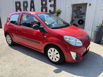  Voir d&eacute;tails -Renault Twingo 1.2i 16V LEV - 75 II BERLINE Authentique &agrave;  Le Muy (83)