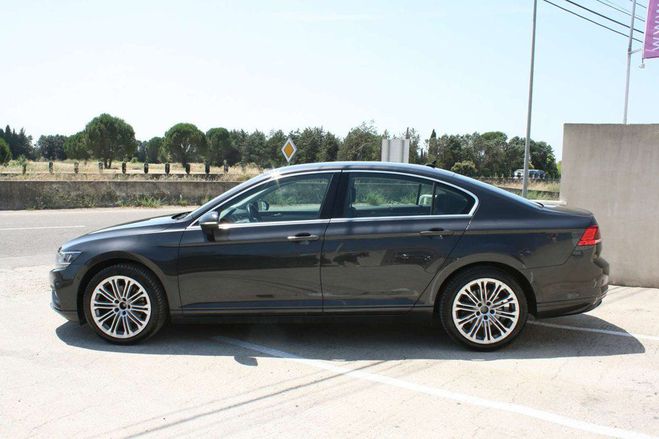 Volkswagen Passat 1.6 TDI 120CH BUSINESS DSG7 GRIS F de 2021