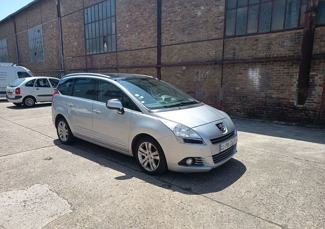 Peugeot 5008 1.6 hdi 112 allure gps toit pano bluetoo Gris de 2012