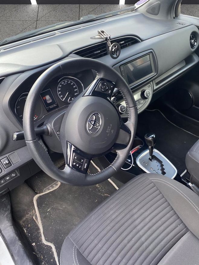 Toyota Yaris 114H COLLECTION 5P Blanc de 2019