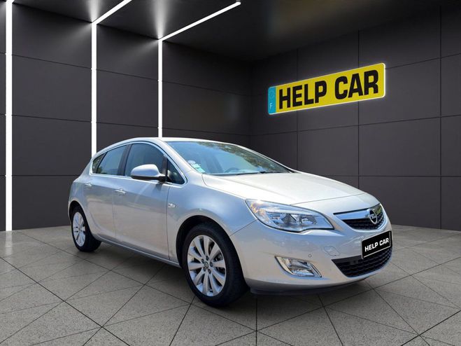 Opel Astra 1.4 TURBO 140CH COSMO START&STOP Gris C de 2012