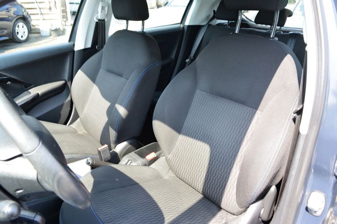 Peugeot 208 1.2 PURETECH 82CH E6.C SIGNATURE 5P GRIS  de 2019